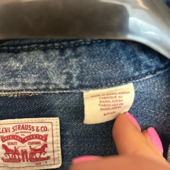 Levi’s denim shirt size S worn under  5 times - Picture 2 of 3